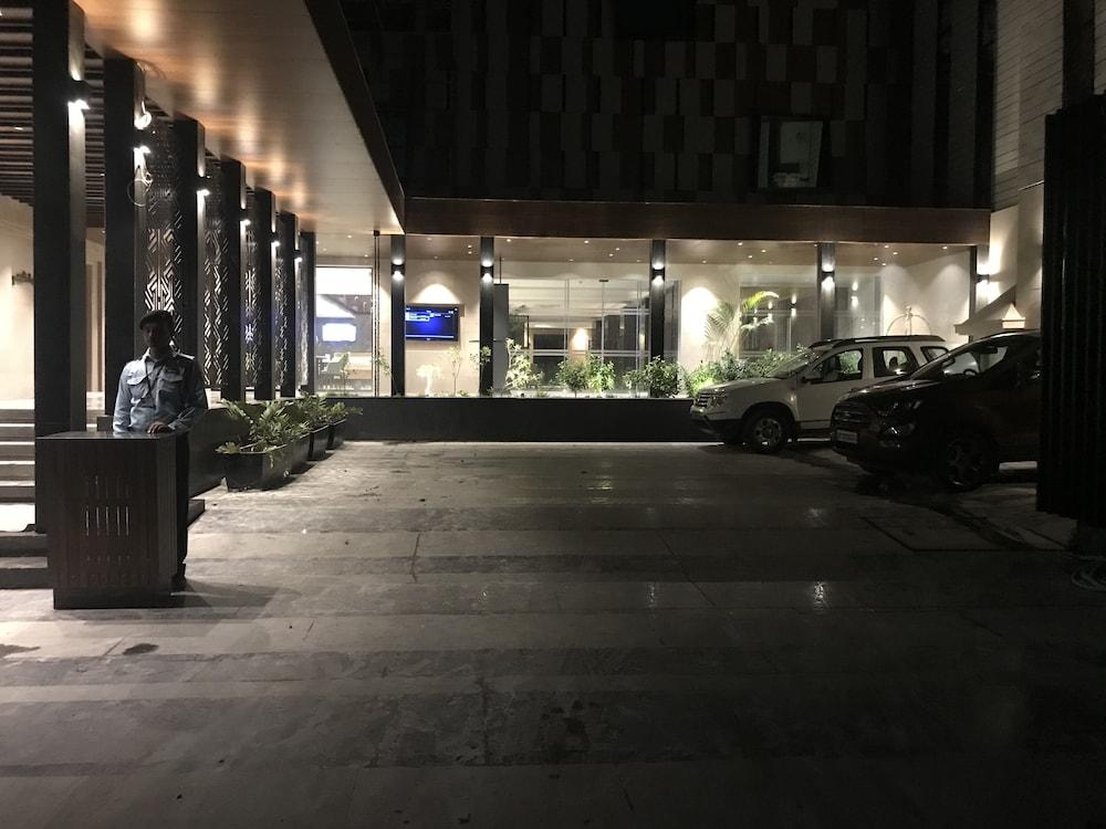 Hotel Levana, Hazratganj Lucknow Dış mekan fotoğraf